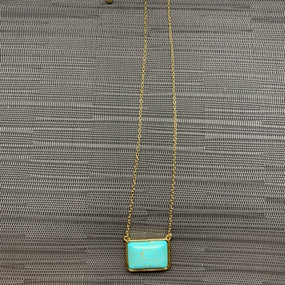 Gold tone 16” to 20” necklace with turquoise color stone. Heavy stone. Pre Loved - Picture 4 of 4